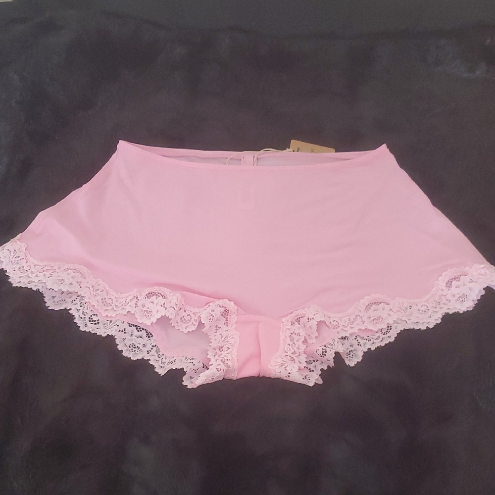 NWOT SKIMS FITS E ERYBODY LACE BOYSHORT